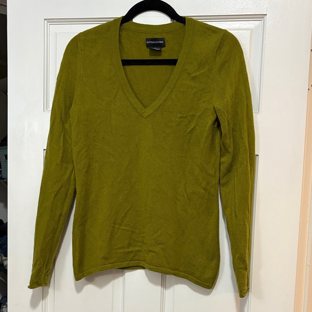 Sutton Studio Women’s 100% Cashmere V-Neck Sweater – Olive, Size Small